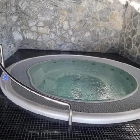 Z Basenem I Jacuzzi Karmelowy Na Dolnej Park A13, Ul Dolna 7a
